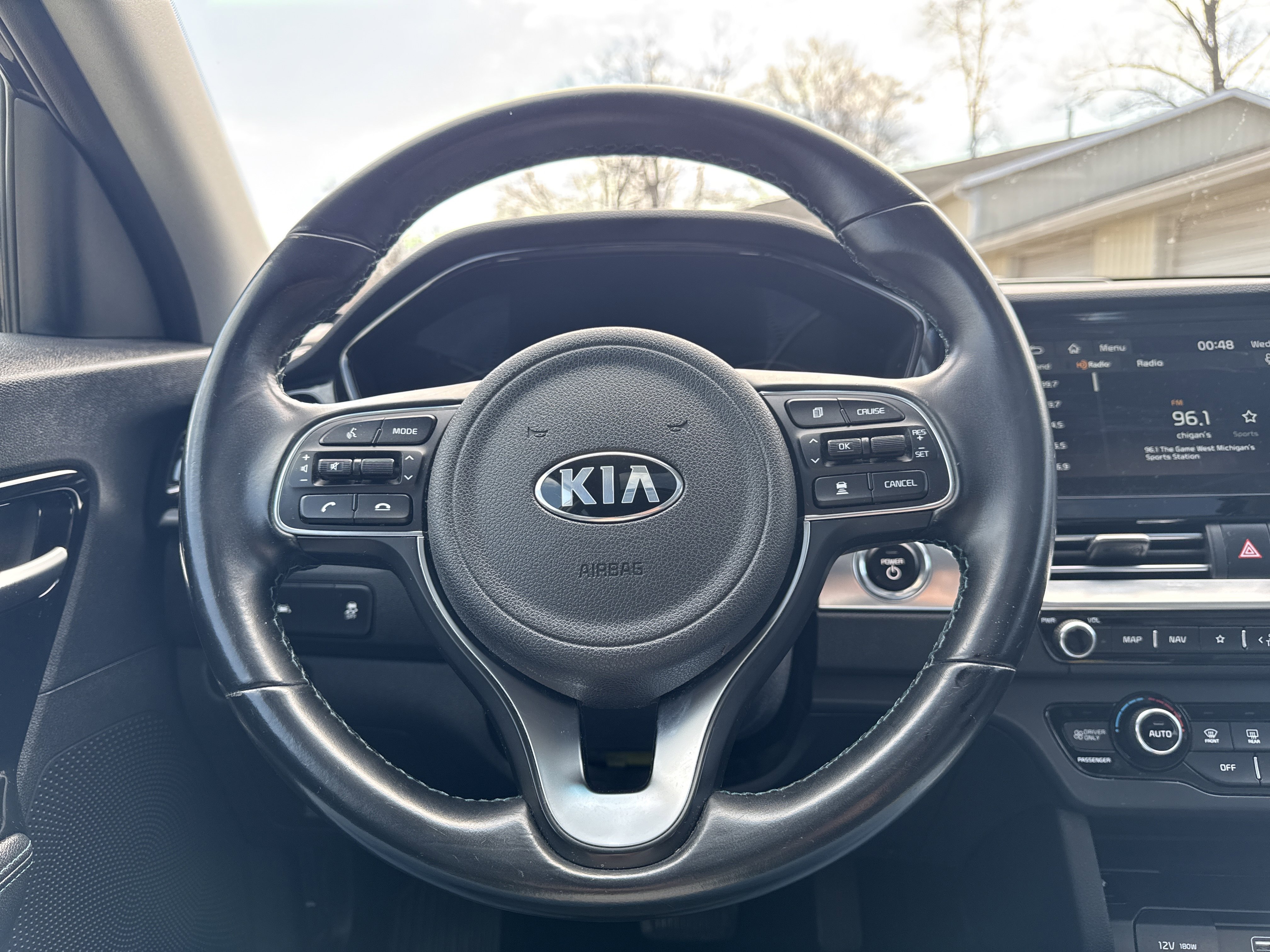 Used 2020 Kia Niro EX Premium image 28