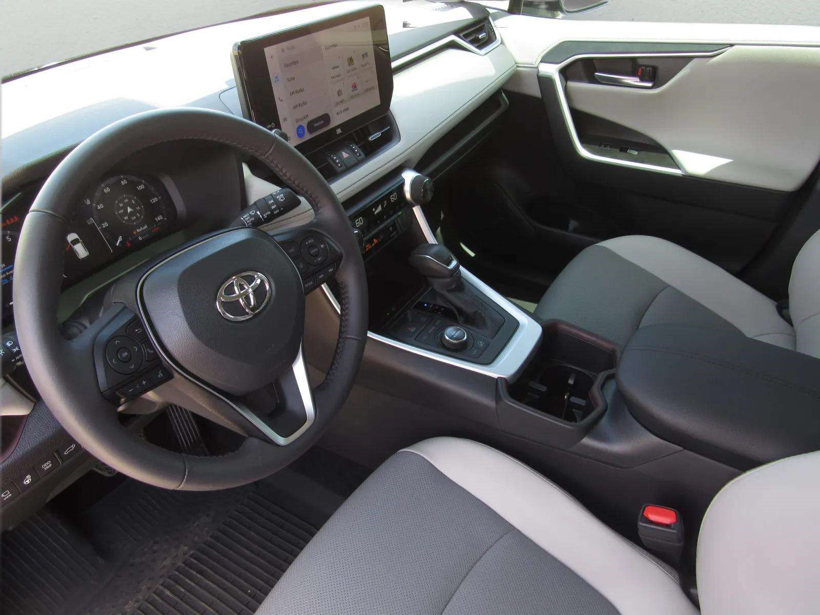 Used 2025 Toyota RAV4 Limited w/ Advanced Technology Package AWD/4WD image 17