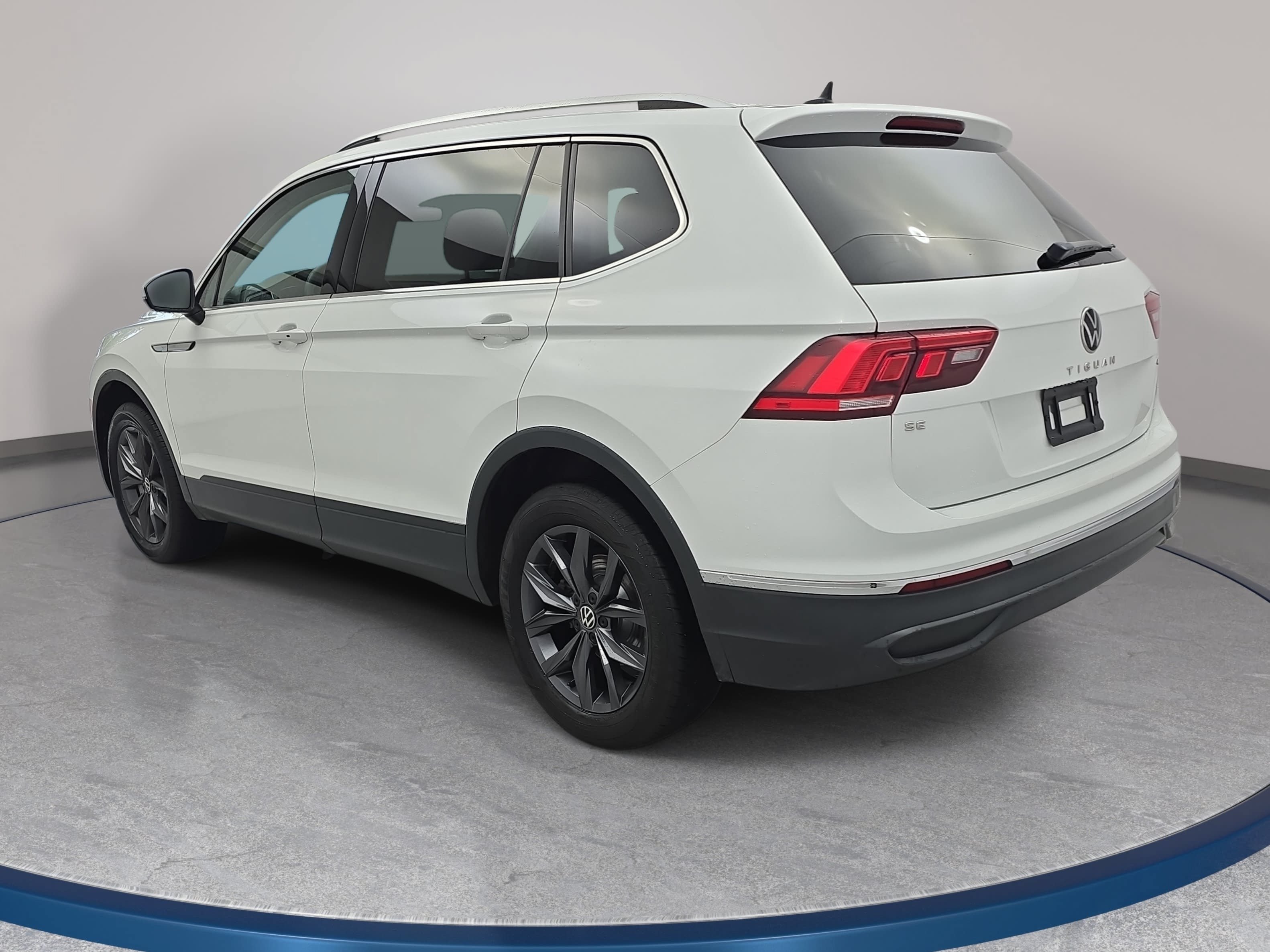 Used 2024 Volkswagen Tiguan SE AWD/4WD image 7