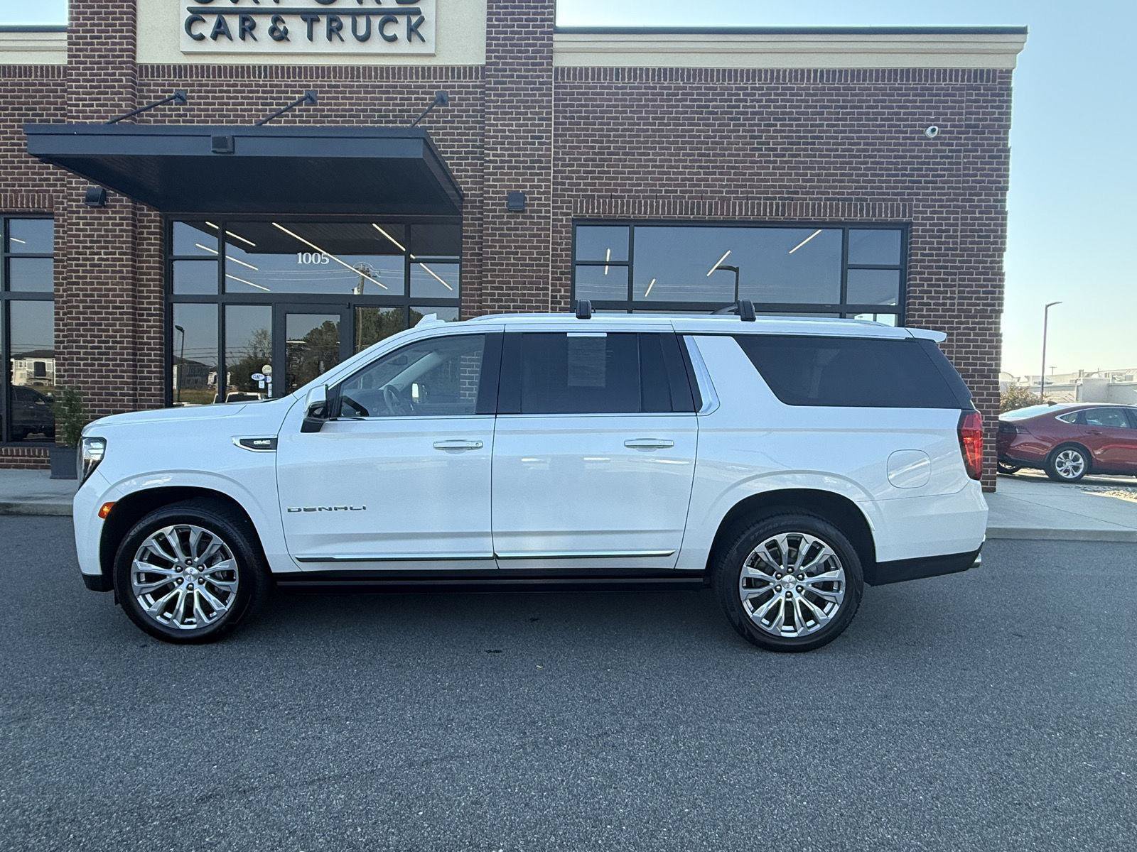 Used 2023 GMC Yukon XL Denali AWD/4WD image 3