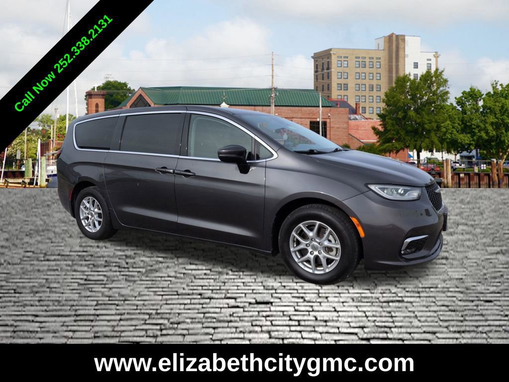 Used 2023 Chrysler Pacifica Touring-L FWD image 1