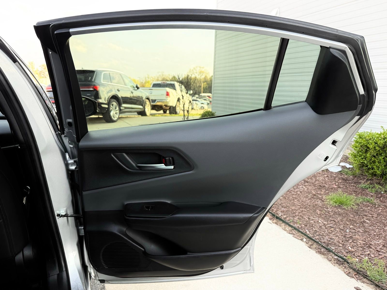 Used 2024 Toyota Prius XLE FWD image 28