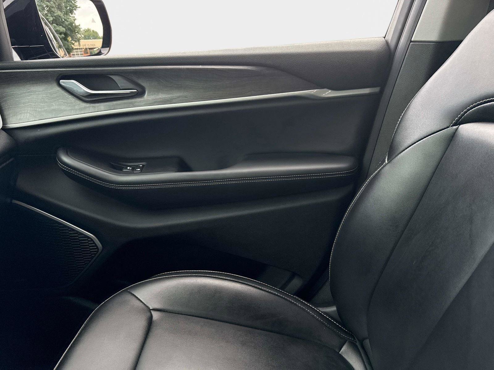 Used 2024 Jeep Grand Cherokee Limited 4xe image 24