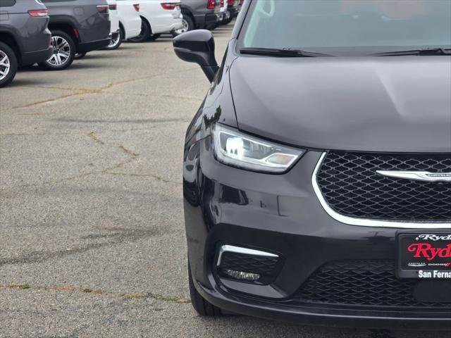 Certified 2023 Chrysler Pacifica Touring-L FWD image 3