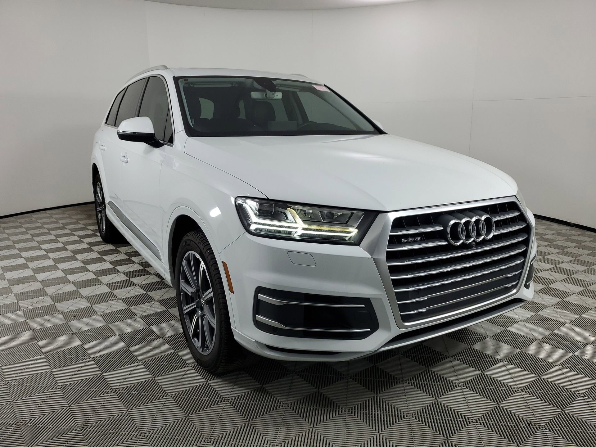 Used 2017 Audi Q7 3.0T Premium Plus image 2
