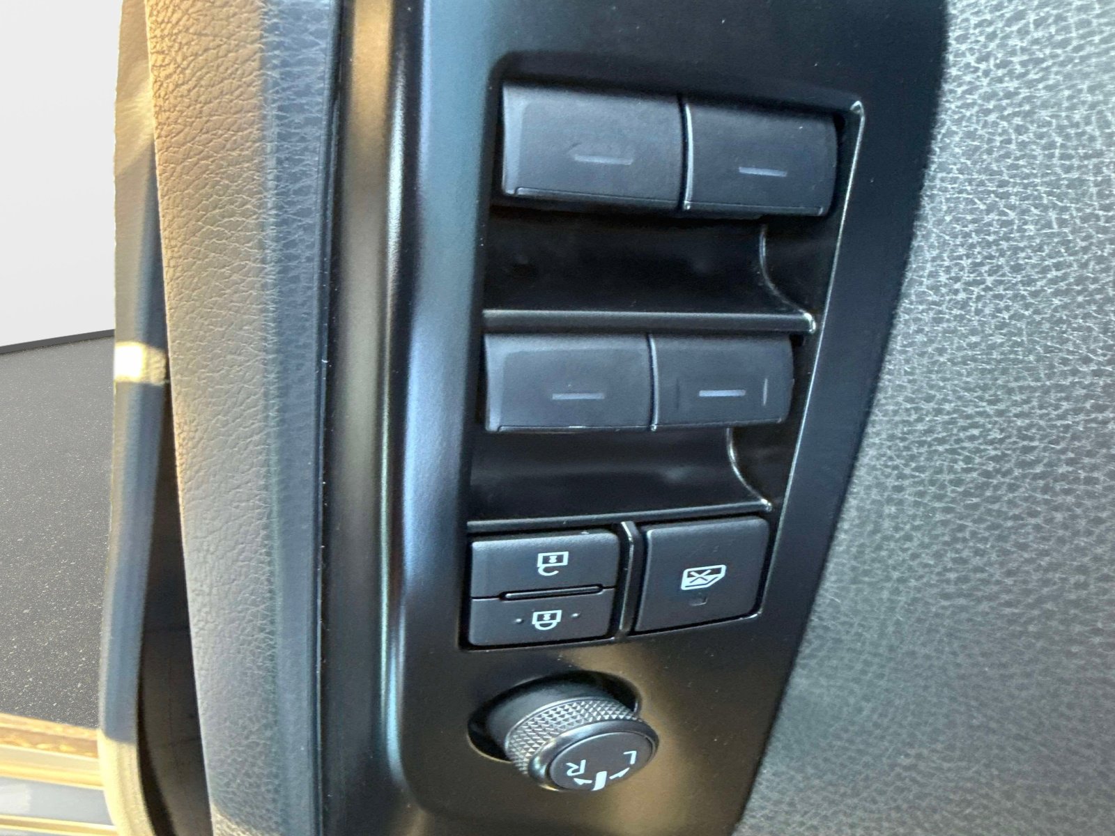 Used 2025 Toyota Camry SE image 16