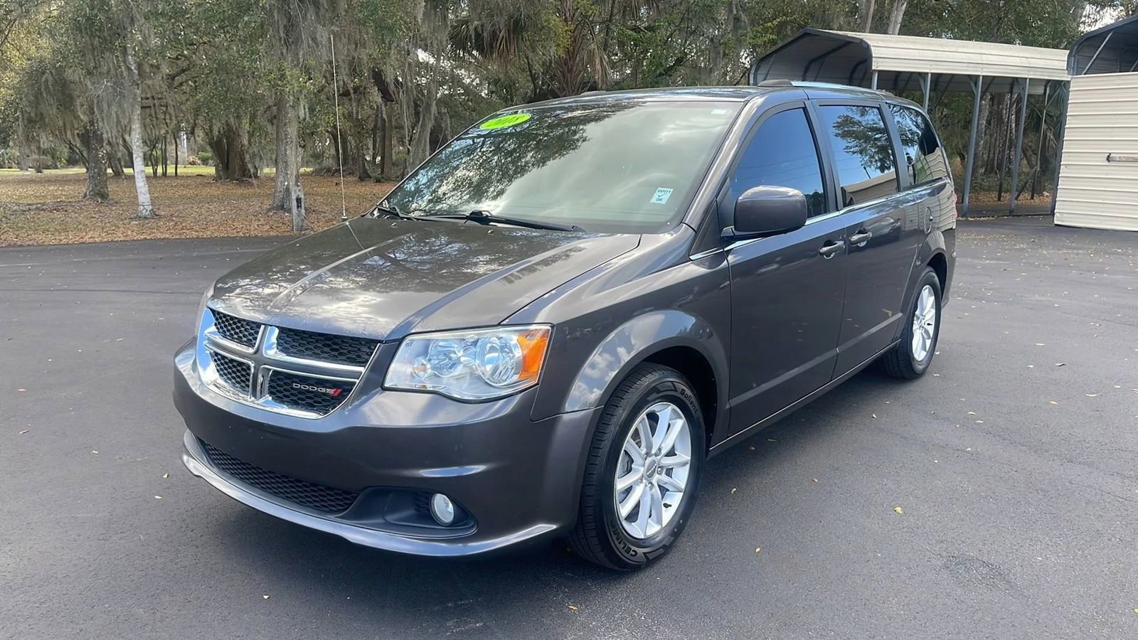 Used 2018 Dodge Grand Caravan SXT image 3