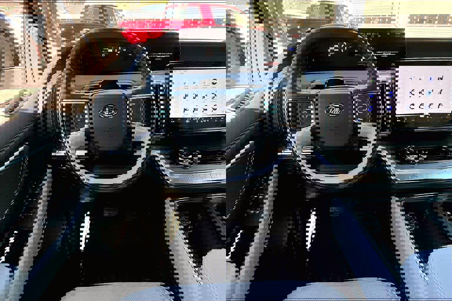 Used 2025 Ford Expedition Platinum image 11