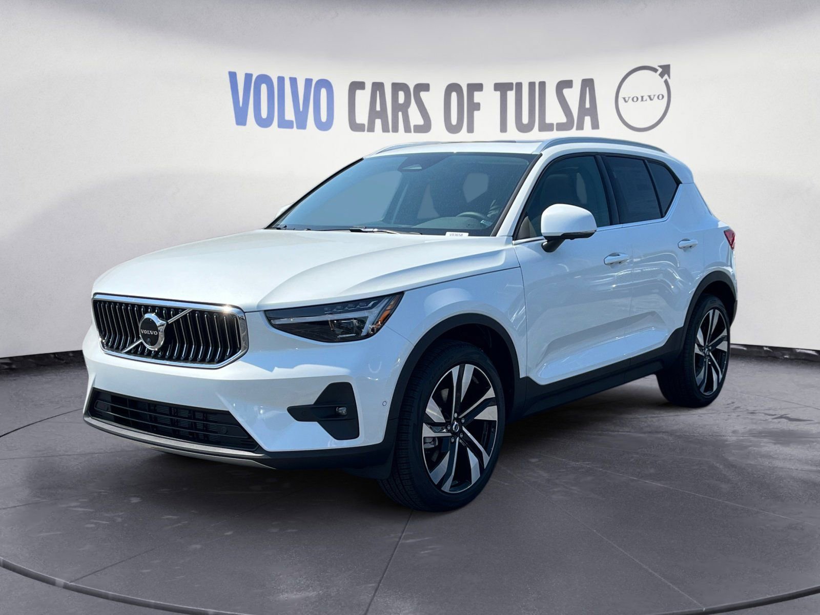 Used 2025 Volvo XC40 B5 Plus w/ Protection Package Premier
