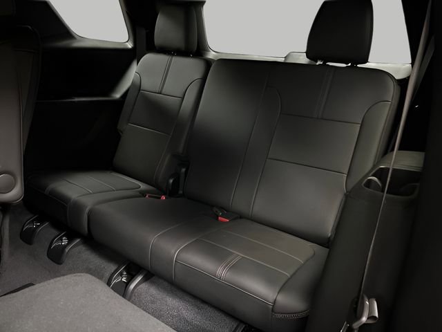 Used 2023 Chevrolet Traverse RS image 38