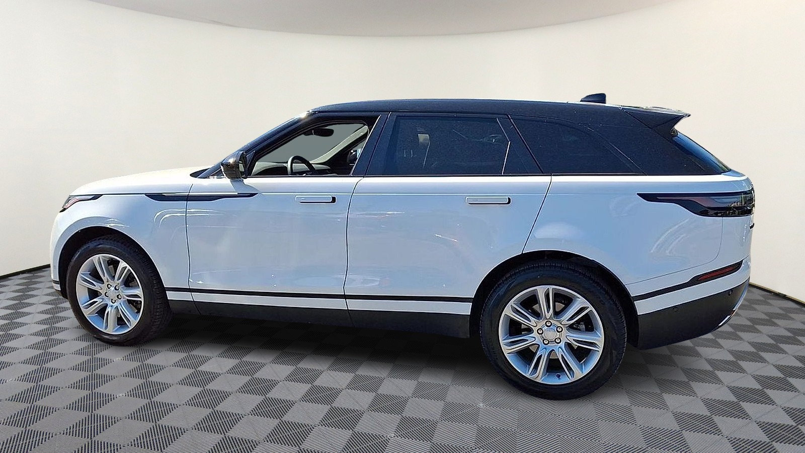 Certified 2026 Land Rover Range Rover Velar S AWD/4WD image 5
