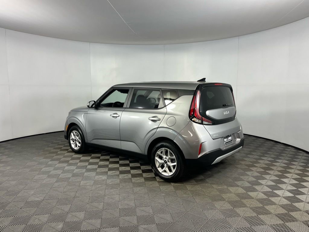 Used 2025 Kia Soul LX image 9