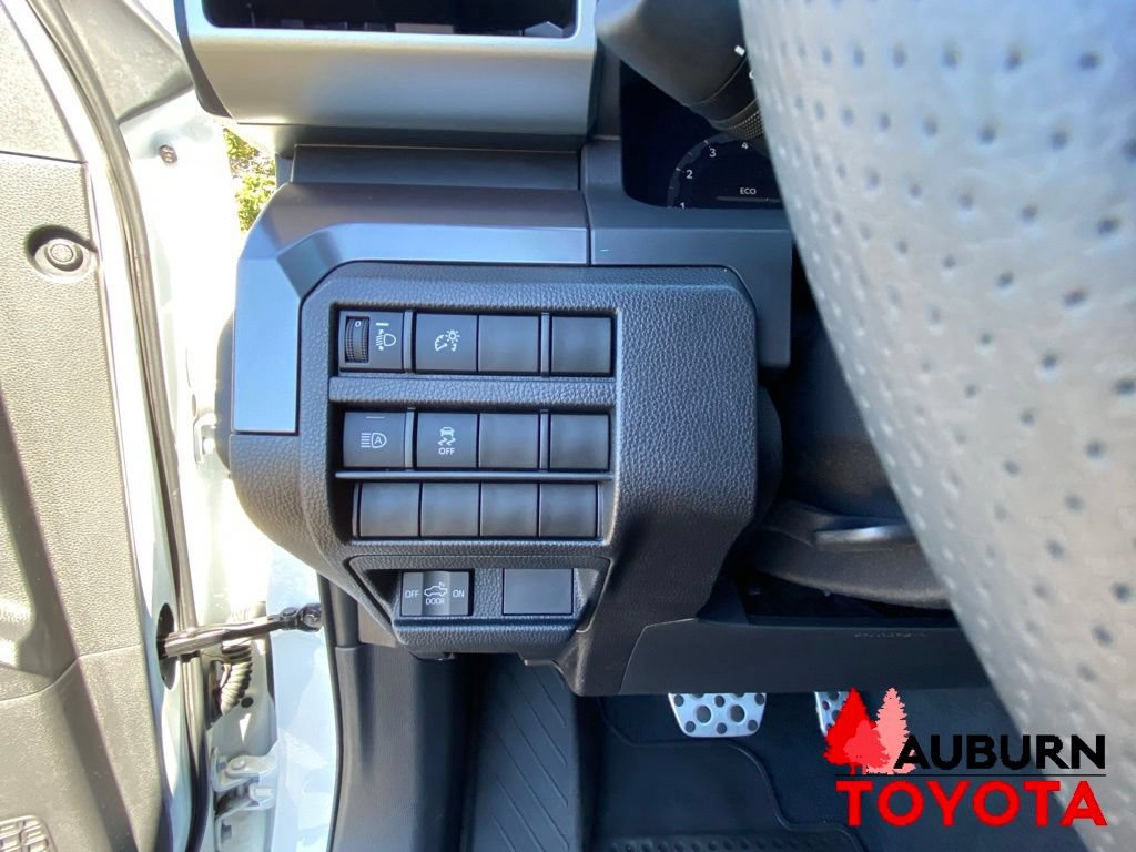 Used 2025 Toyota Tacoma TRD Sport AWD/4WD image 35