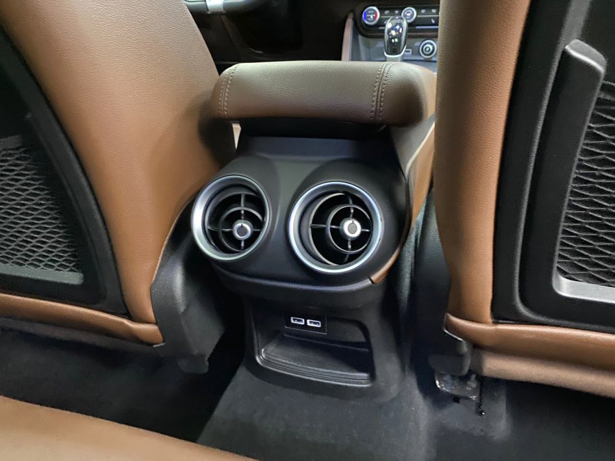 Used 2019 Alfa Romeo Stelvio Ti AWD/4WD image 38