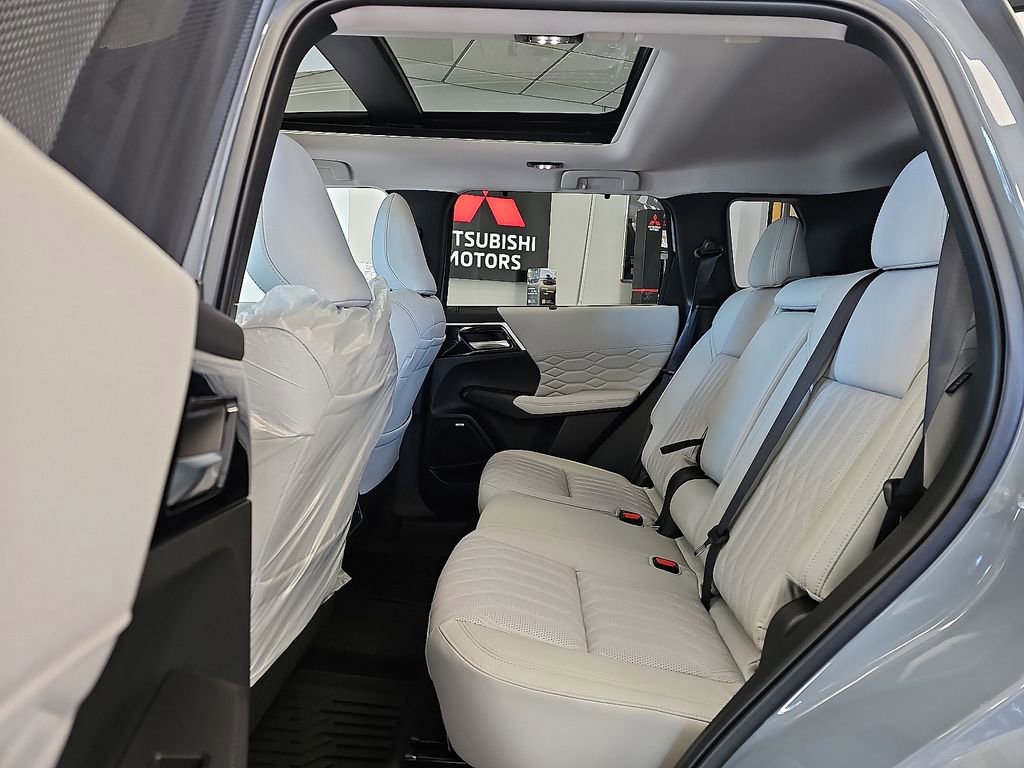 New 2026 Mitsubishi Outlander SEL image 6