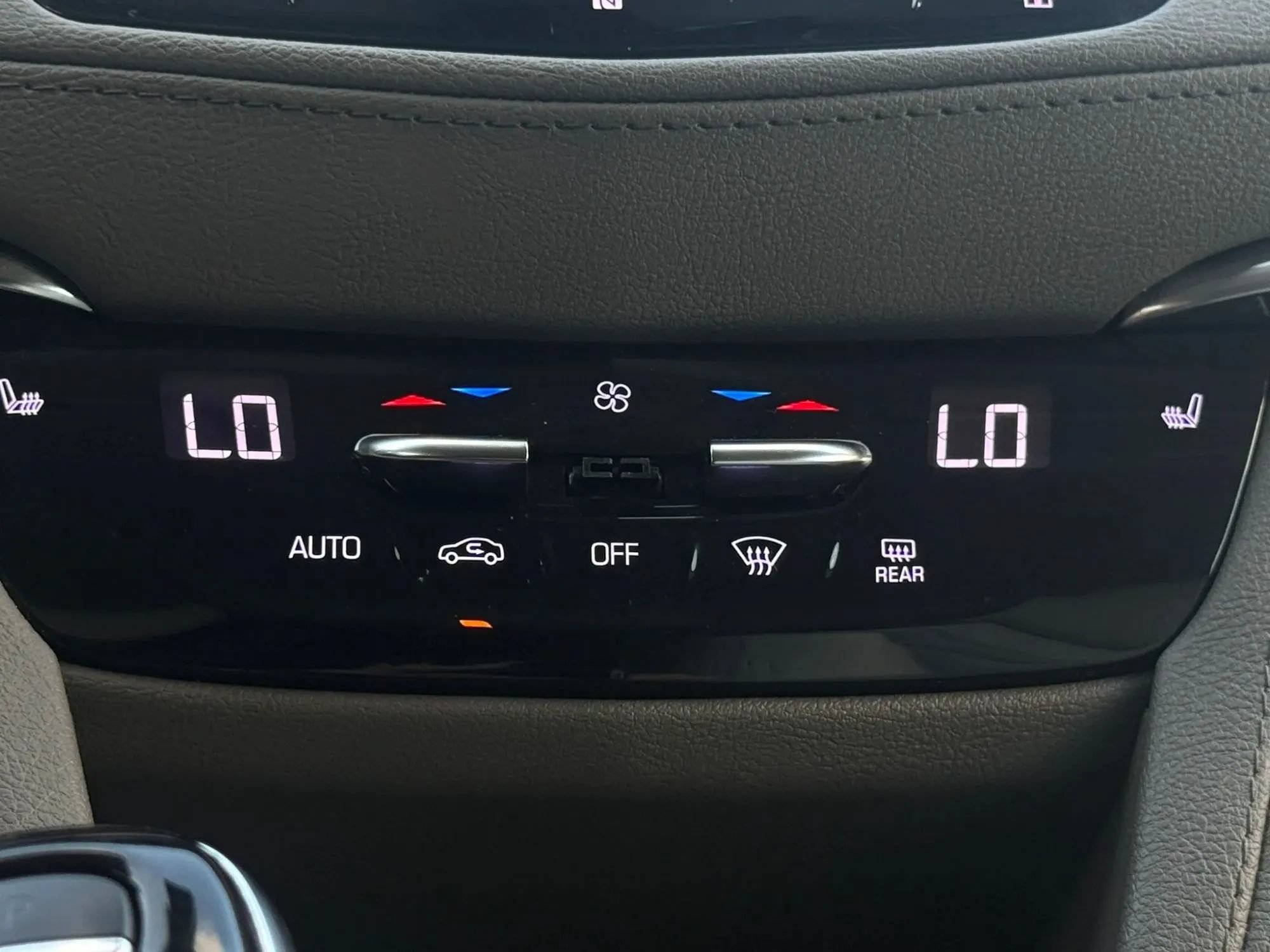 Used 2020 Cadillac XT5 Premium Luxury FWD image 35