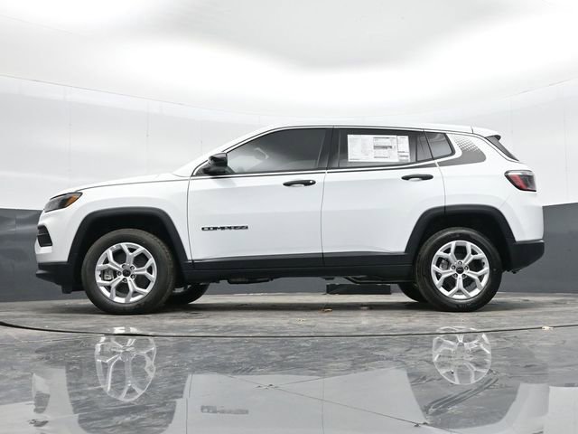 Used 2025 Jeep Compass Sport w/ Mopar Graphics Package image 44