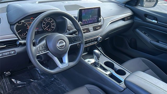 Used 2025 Nissan Altima 2.5 SV image 16