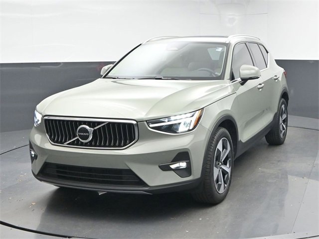 Used 2023 Volvo XC40 B5 Plus w/ Protection Package Premier image 3