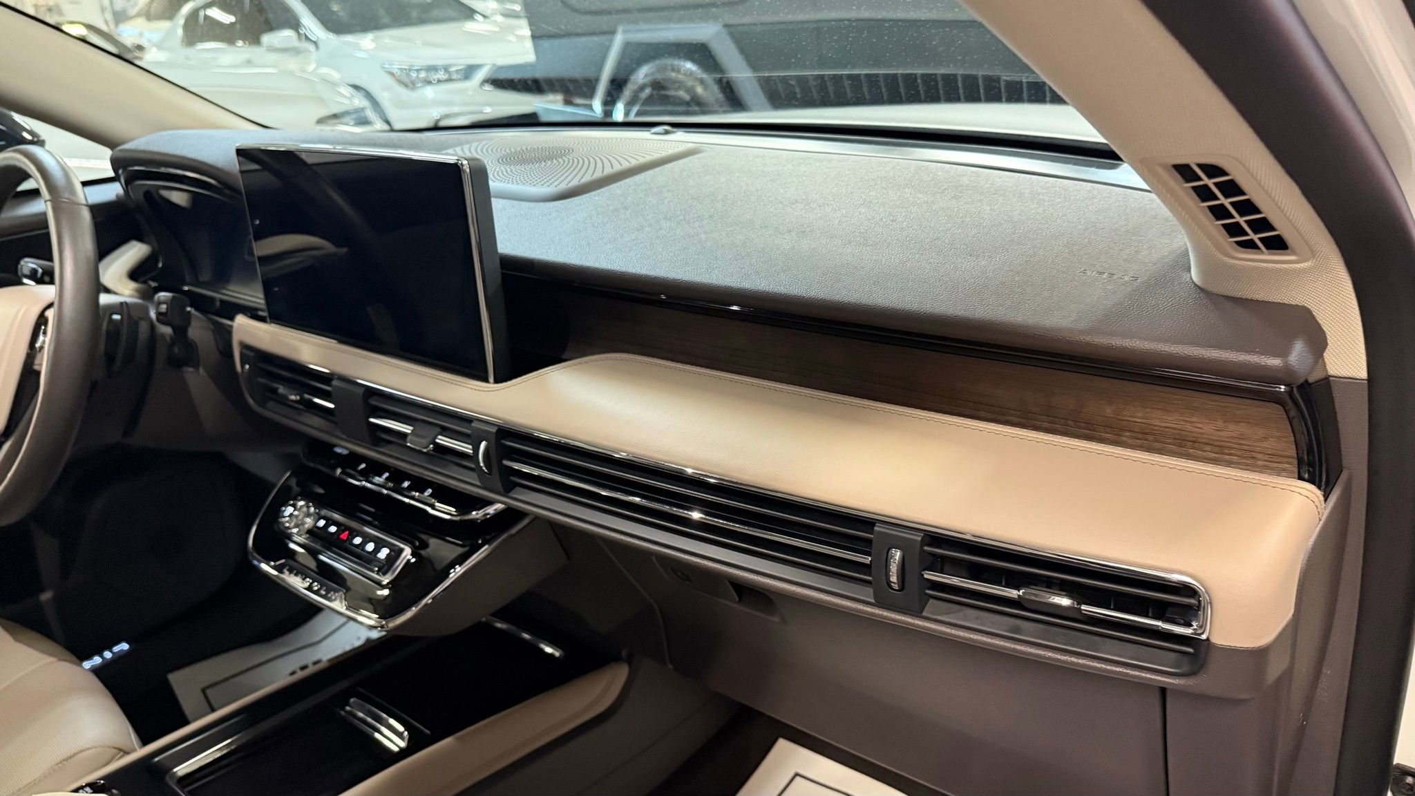 Used 2024 Lincoln Corsair Grand Touring w/ Equipment Group 301A image 9