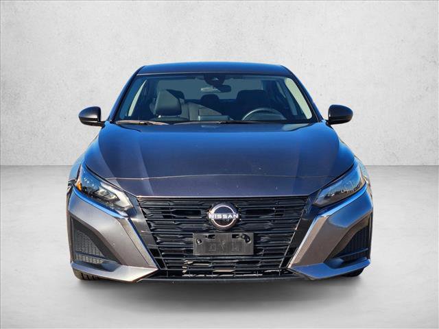 Used 2024 Nissan Altima 2.5 SV image 2