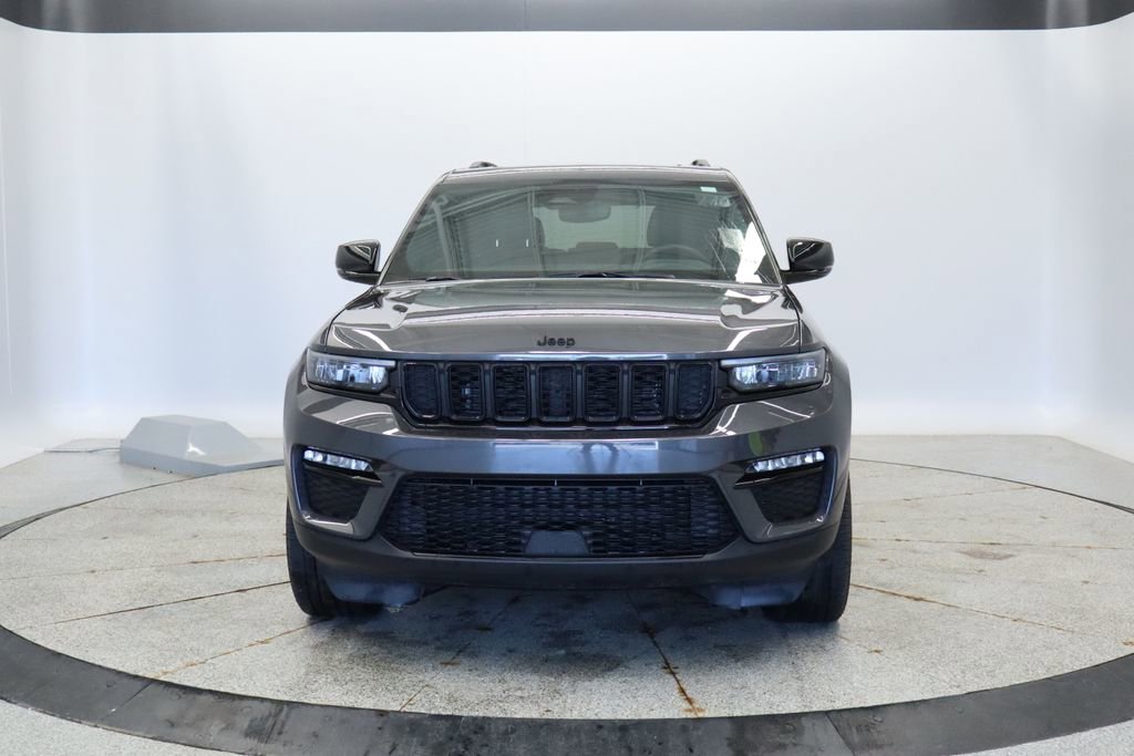 Used 2024 Jeep Grand Cherokee Limited w/ Black Appearance Package AWD/4WD image 9