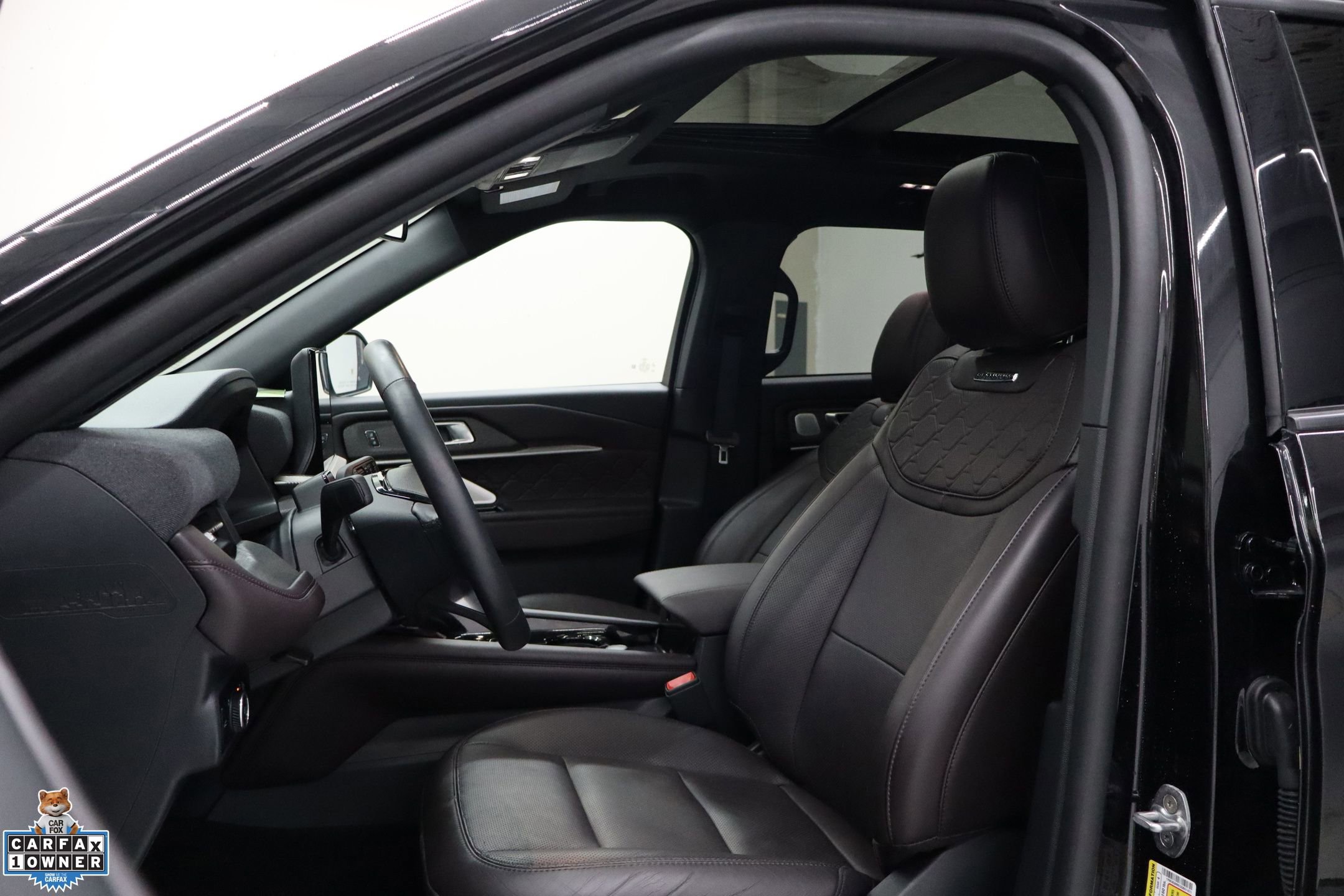 Certified 2025 Ford Explorer Platinum w/ LUX Leather Package image 13