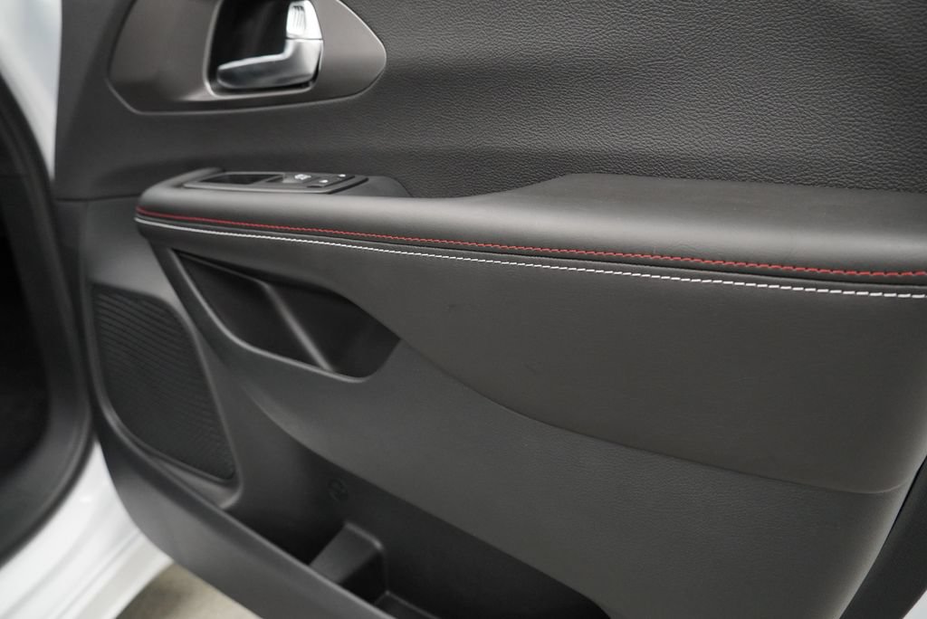 New 2027 Chrysler Pacifica Select AWD/4WD image 33