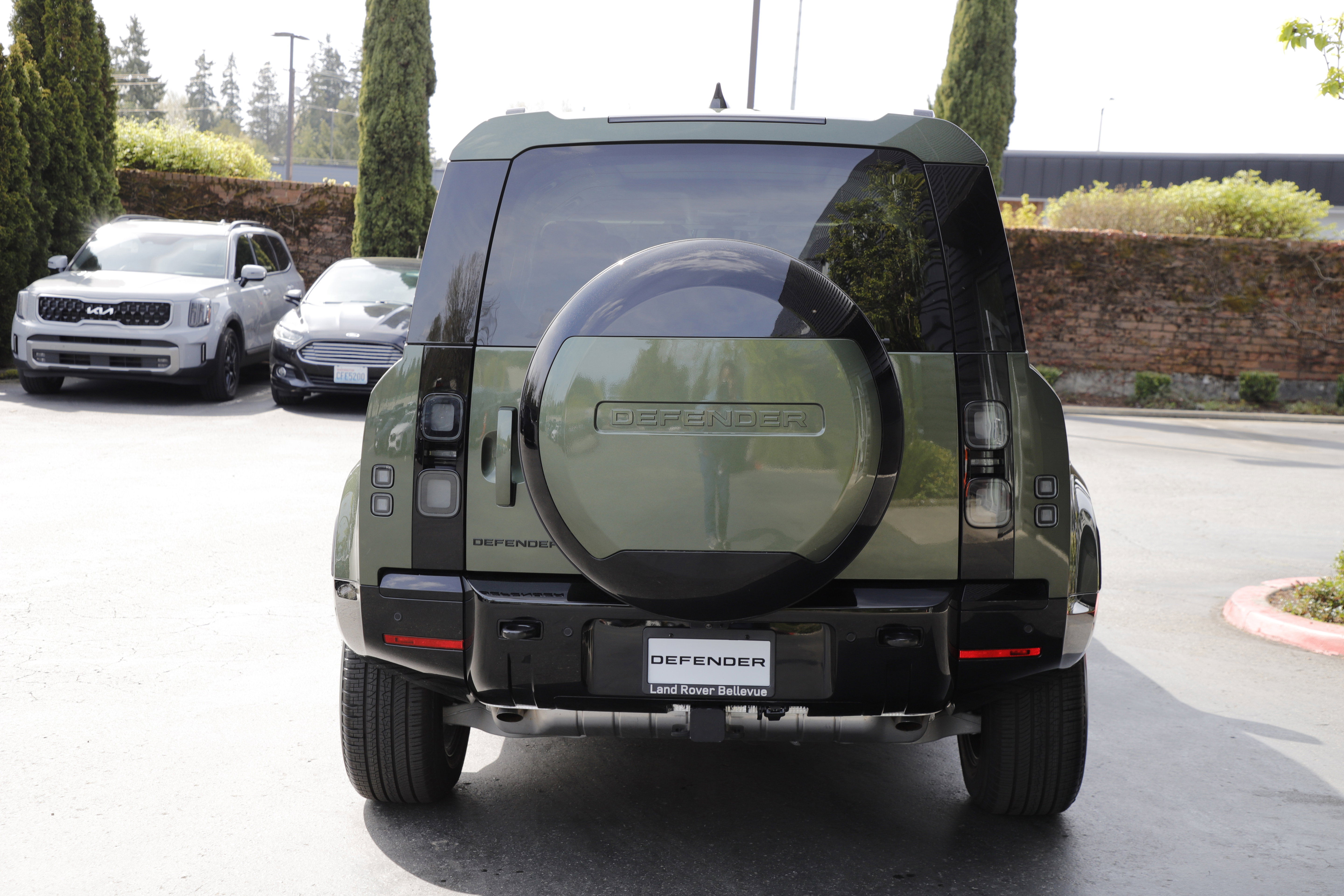 New 2026 Land Rover Defender 110 X-Dynamic SE image 9