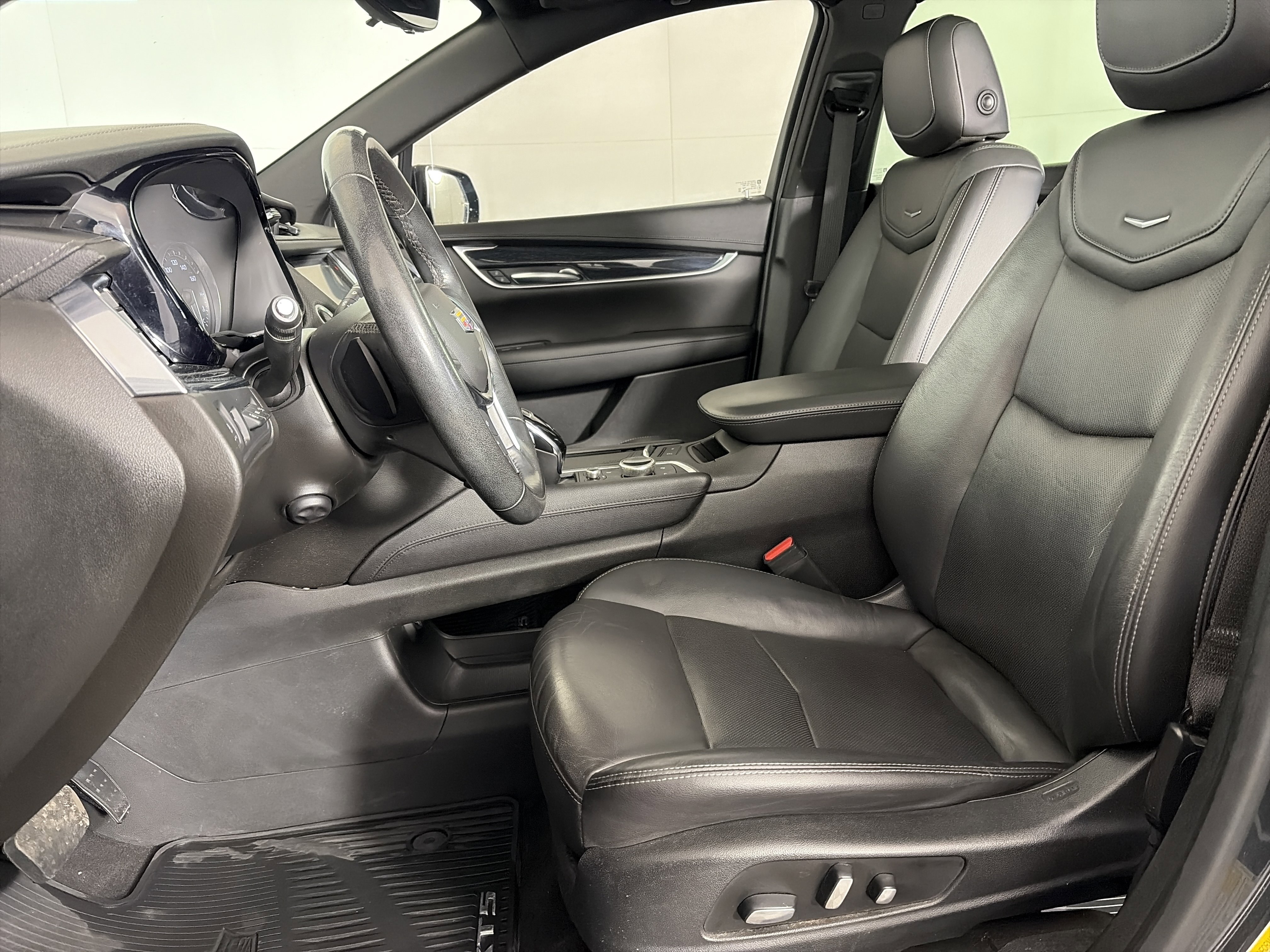 Used 2020 Cadillac XT5 Premium Luxury image 6