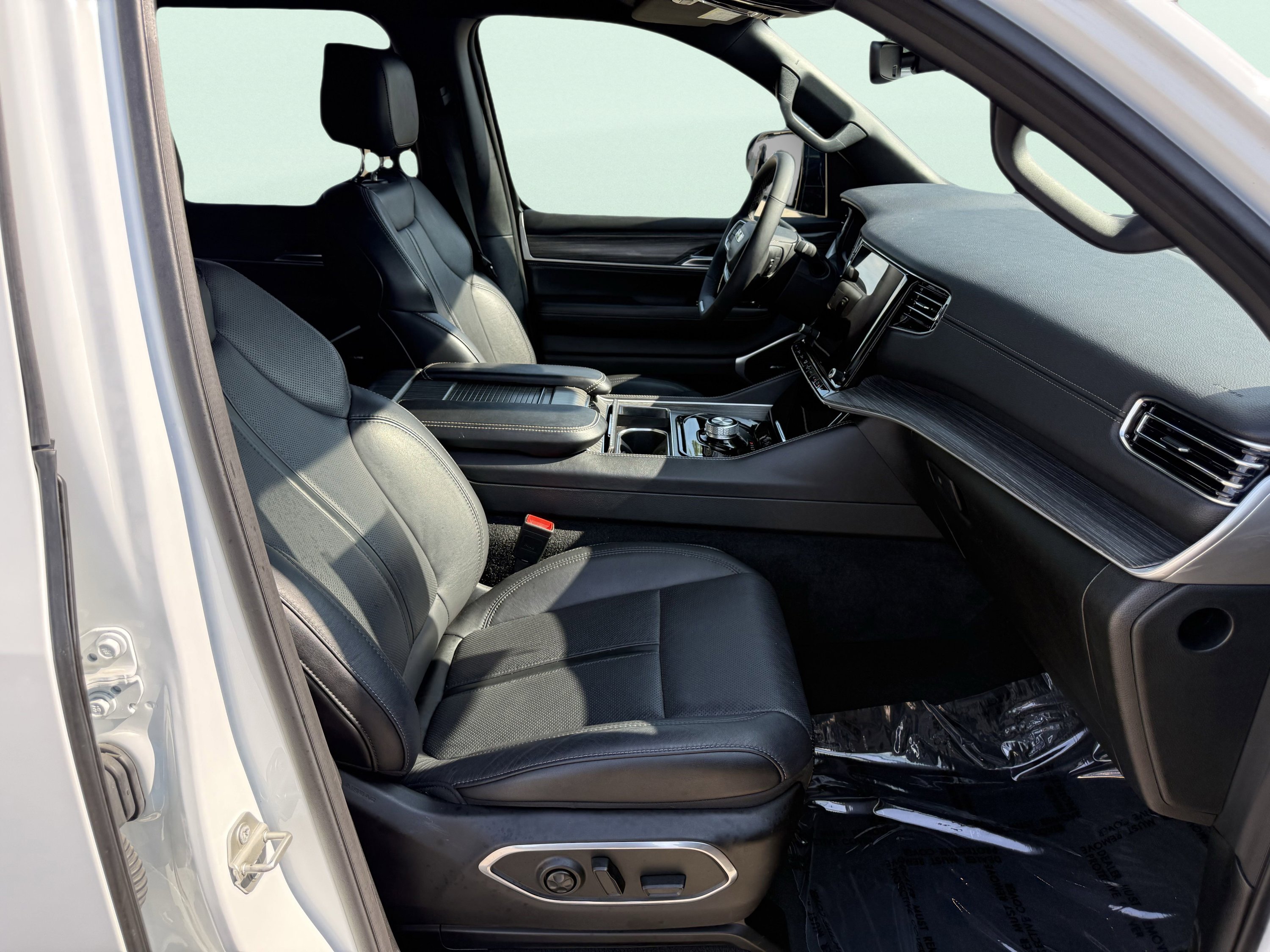 Used 2024 Jeep Wagoneer Series II w/ Flexible Seating Group image 57