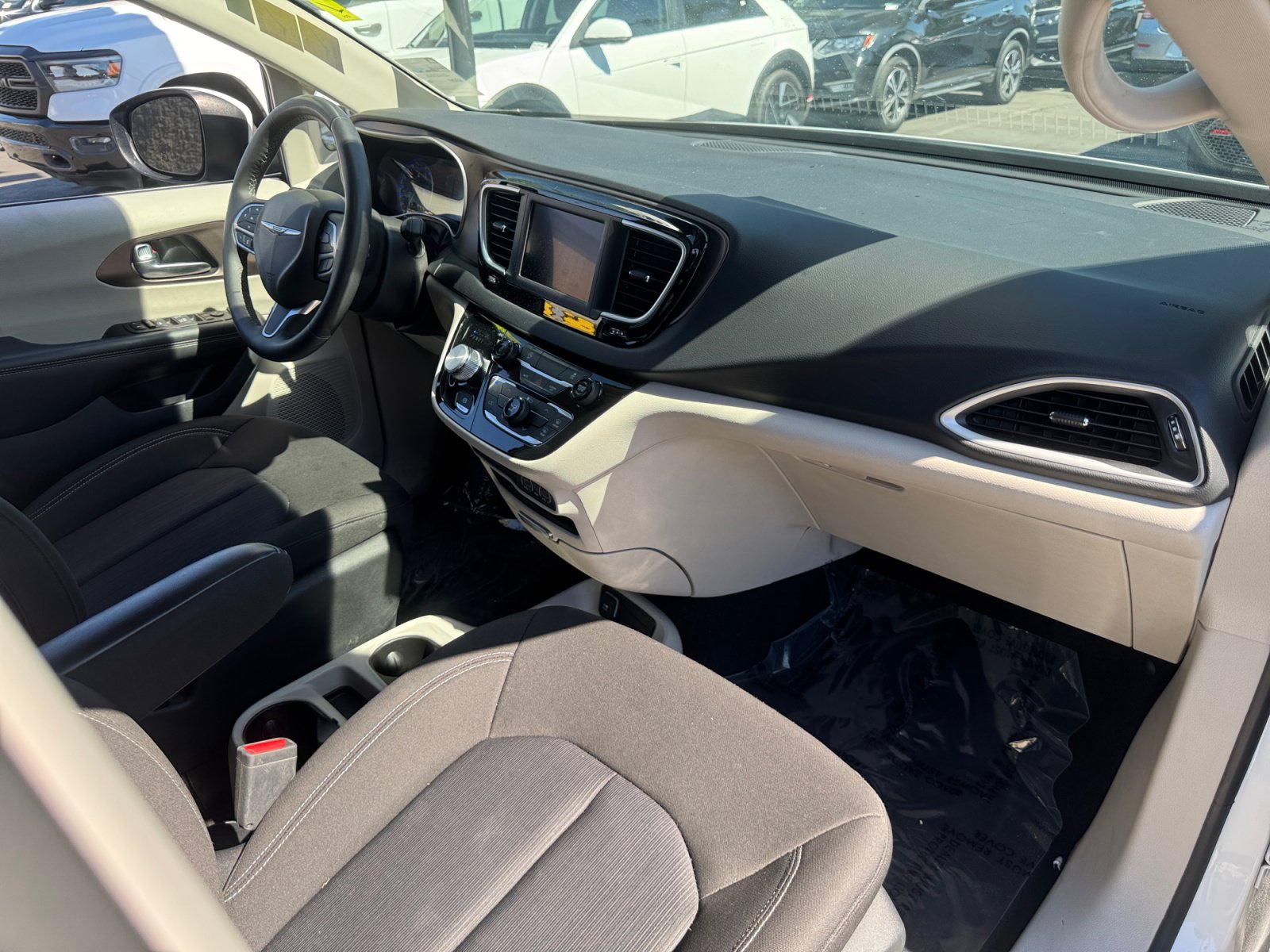 Used 2023 Chrysler Voyager LX FWD image 19