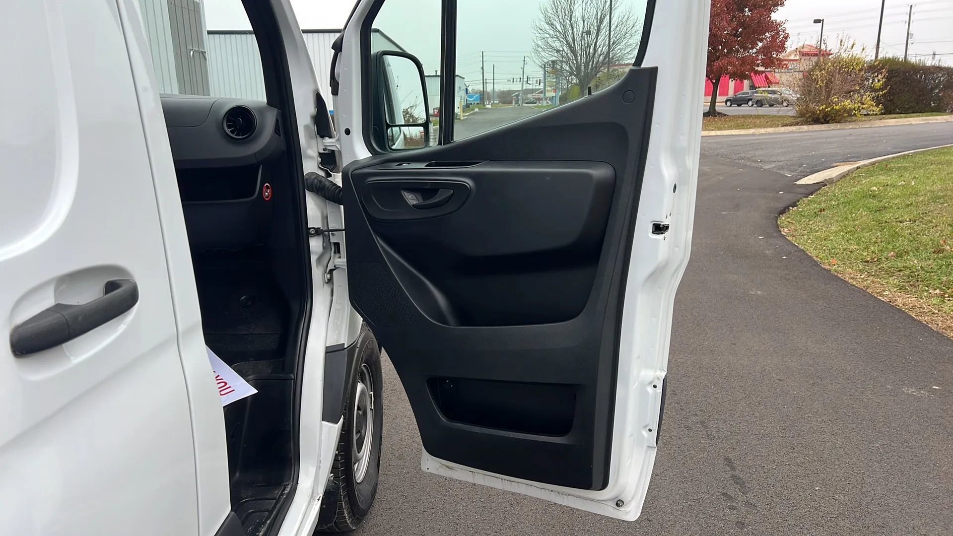 Used 2020 Freightliner Sprinter 2500 image 17