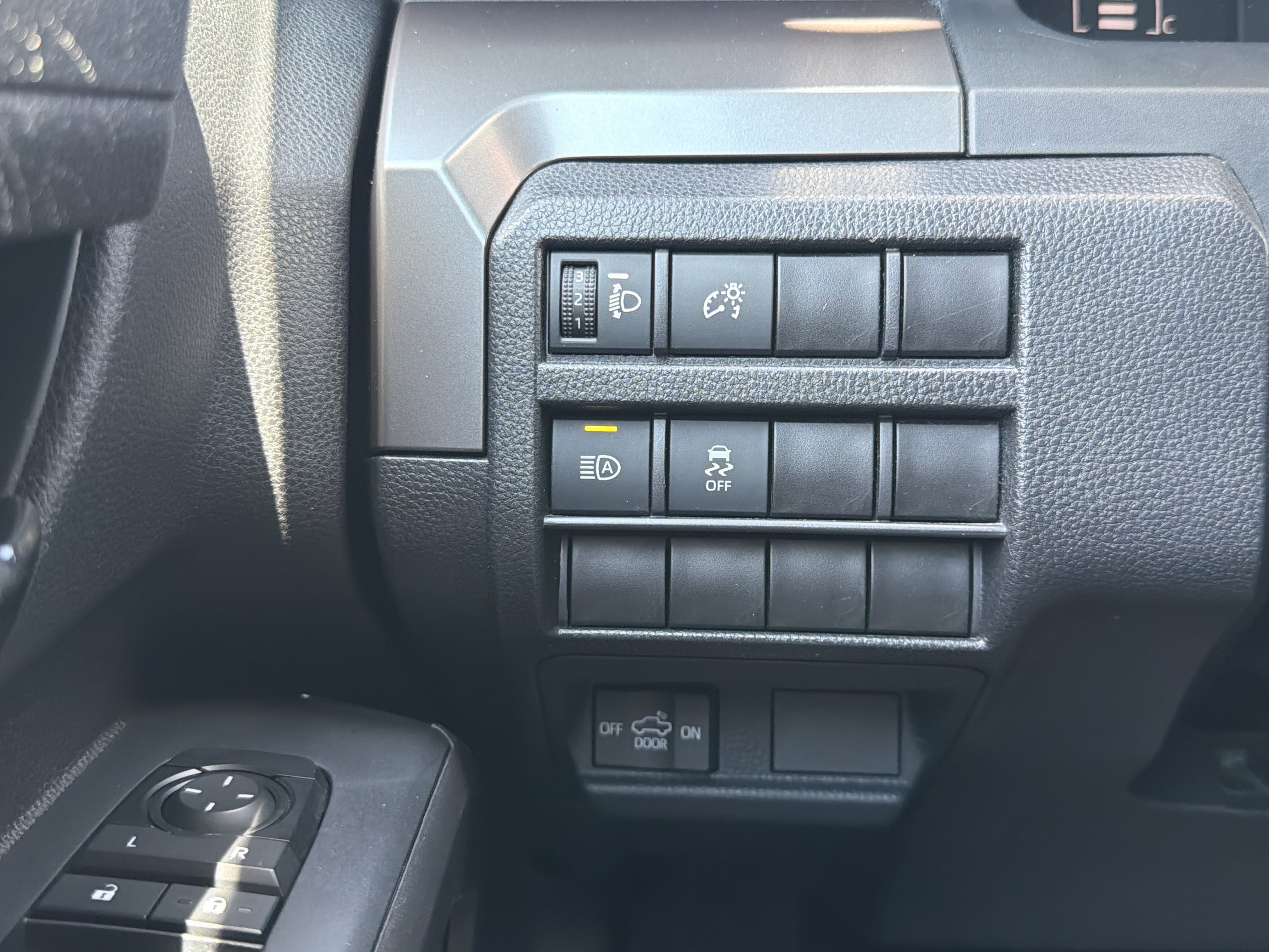 Certified 2024 Toyota Tacoma SR5 AWD/4WD image 12