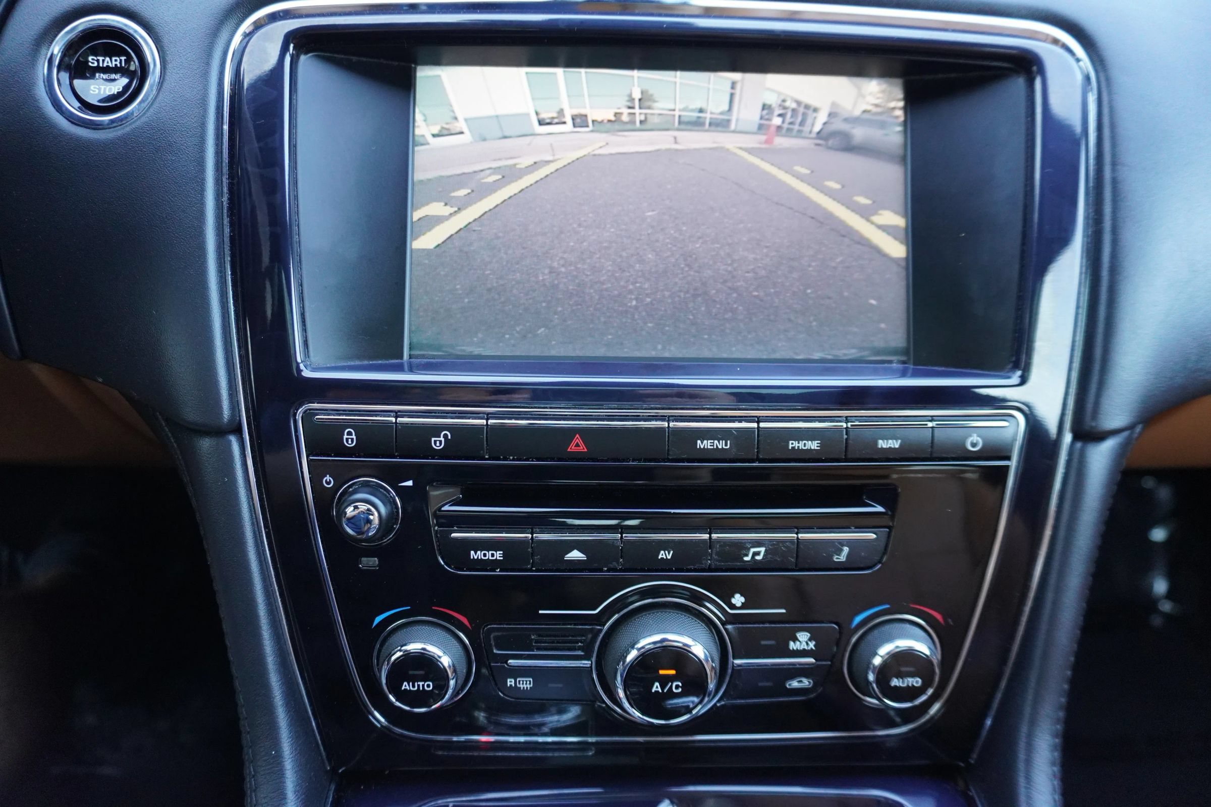 Used 2012 Jaguar XJ Supercharged RWD image 22