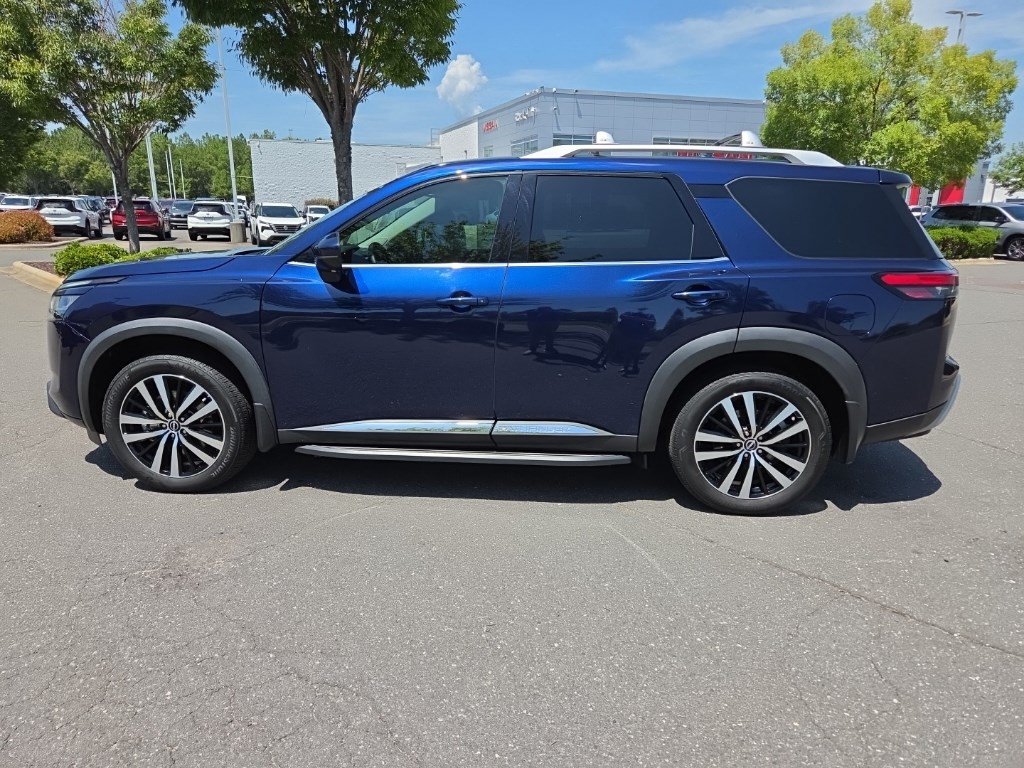 Used 2024 Nissan Pathfinder Platinum w/ Cargo Package FWD image 4