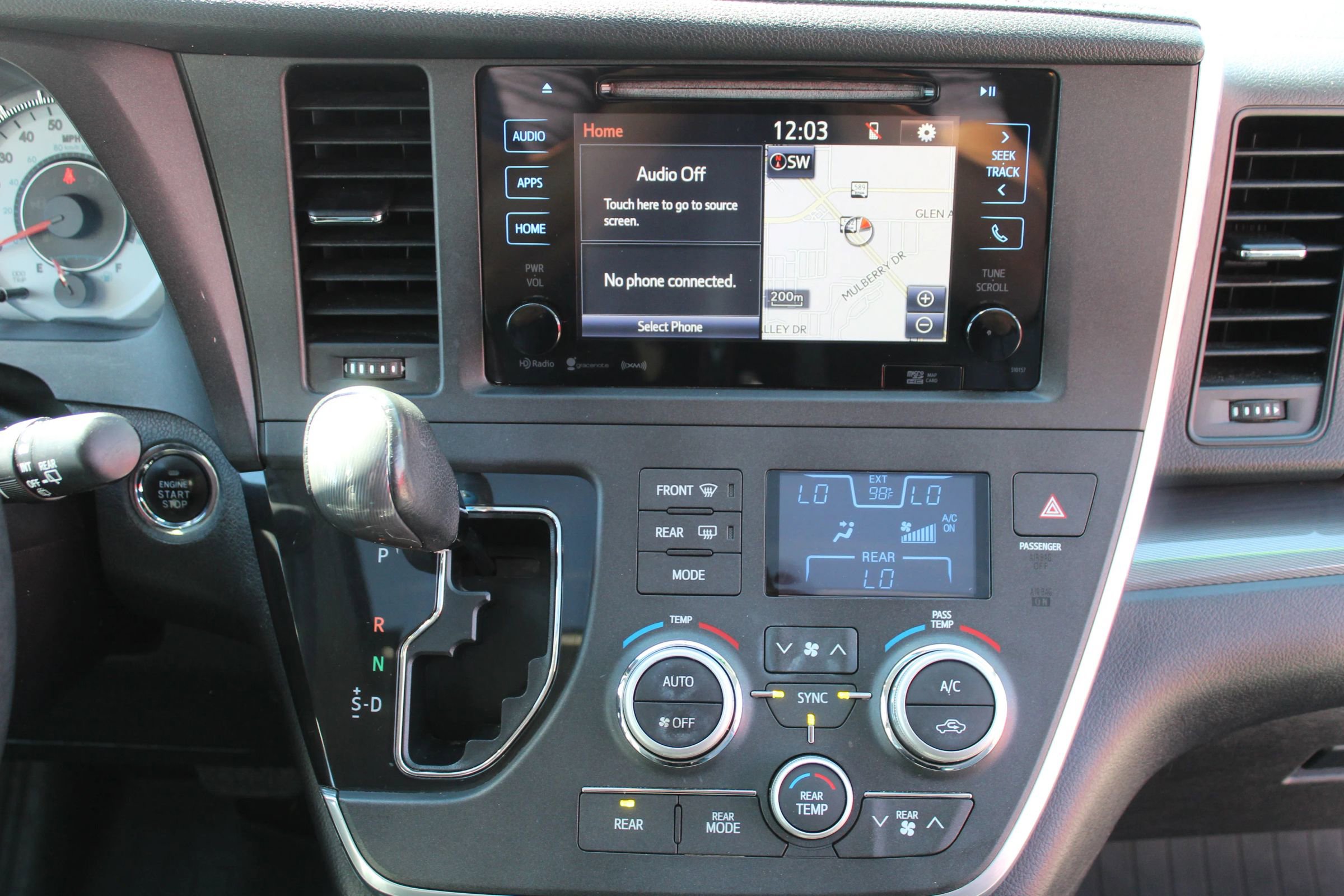 Used 2017 Toyota Sienna SE w/ SE Preferred Package FWD image 27