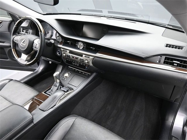 Used 2016 Lexus ES 300h image 40