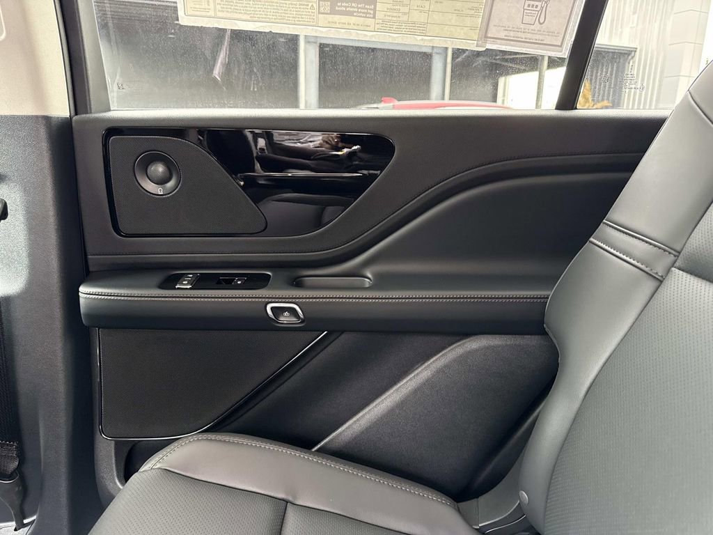 New 2026 Lincoln Aviator AWD image 16