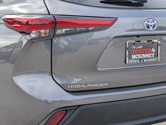 Used 2022 Toyota Highlander XLE AWD/4WD image 8