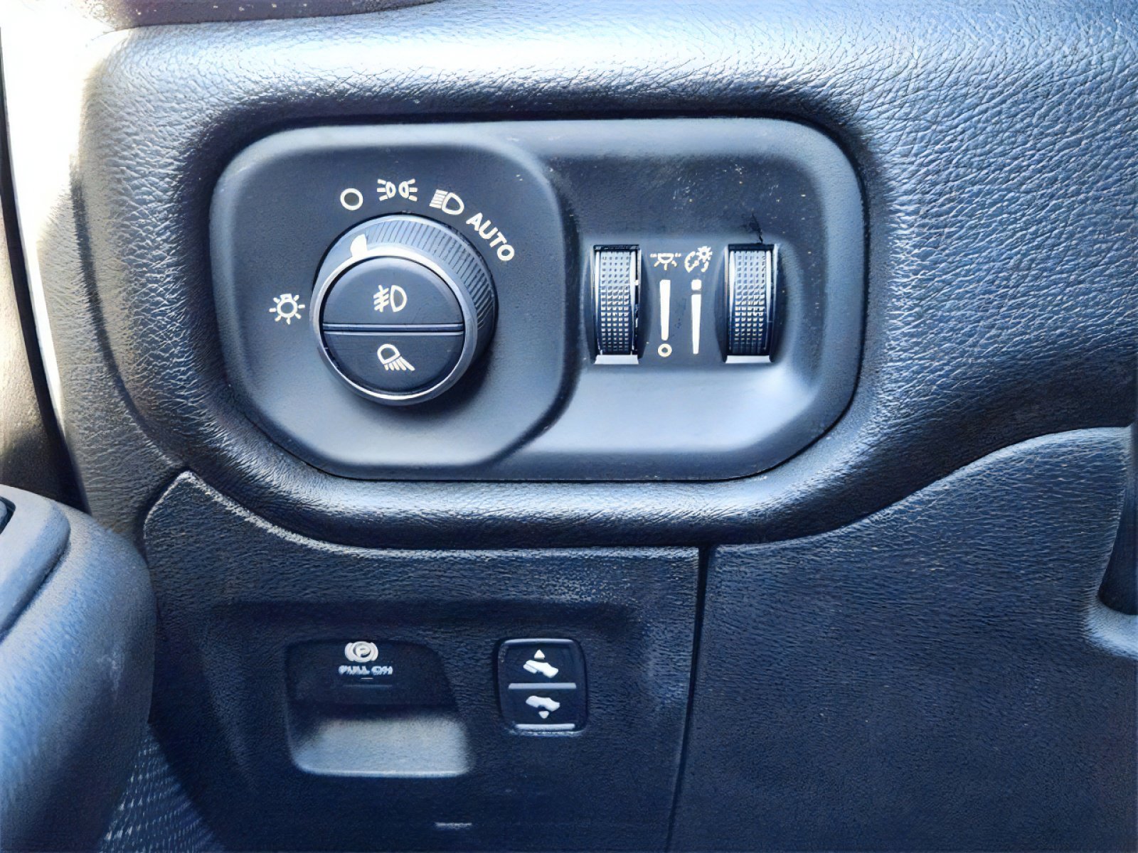 New 2025 RAM 1500 Big Horn image 34