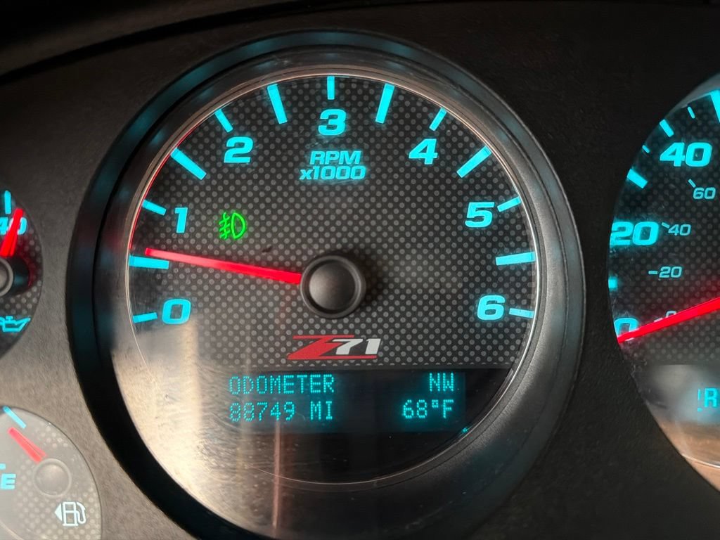 Used 2011 Chevrolet Suburban LT AWD/4WD image 11