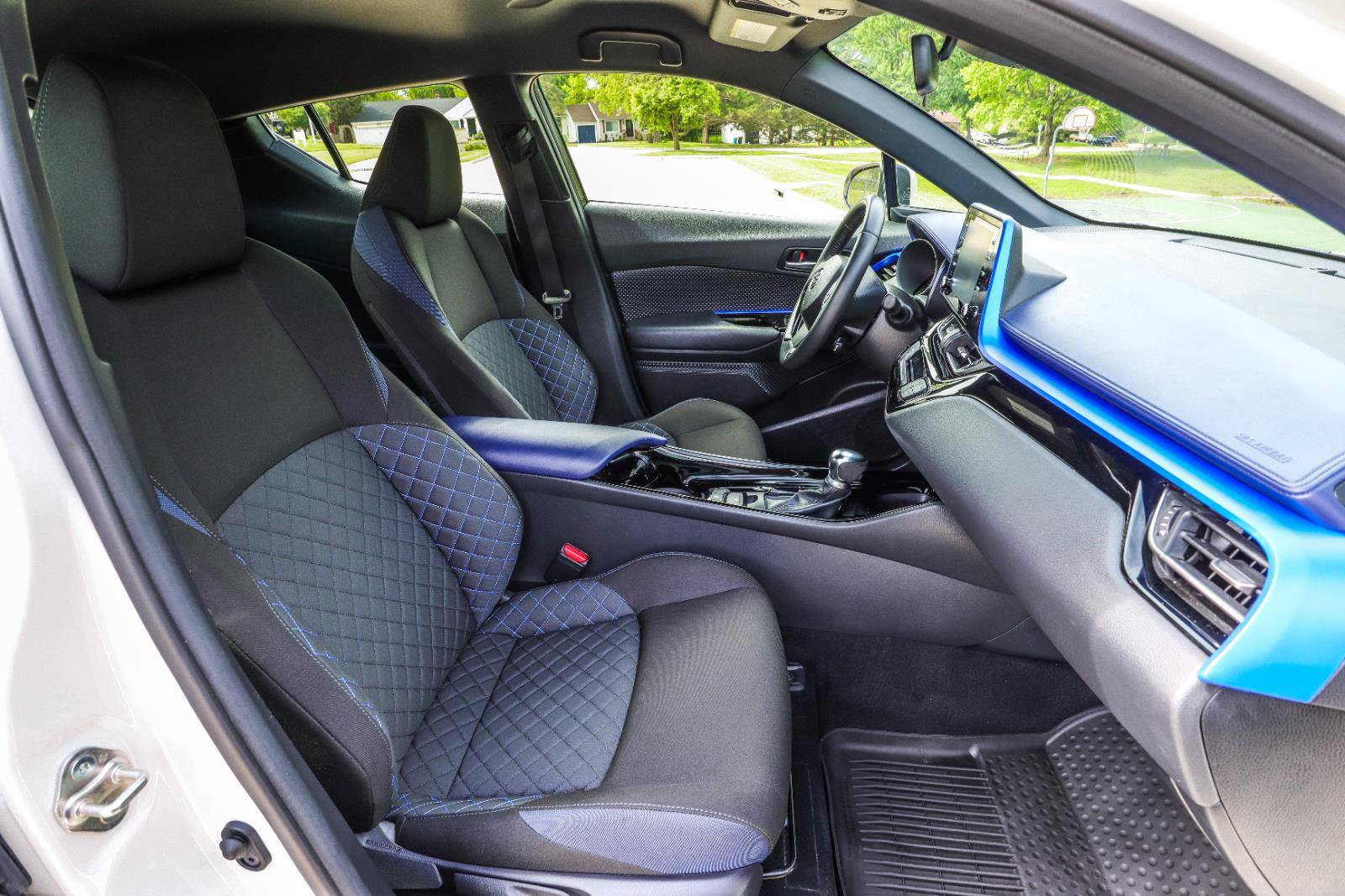 Used 2020 Toyota C-HR XLE FWD image 37