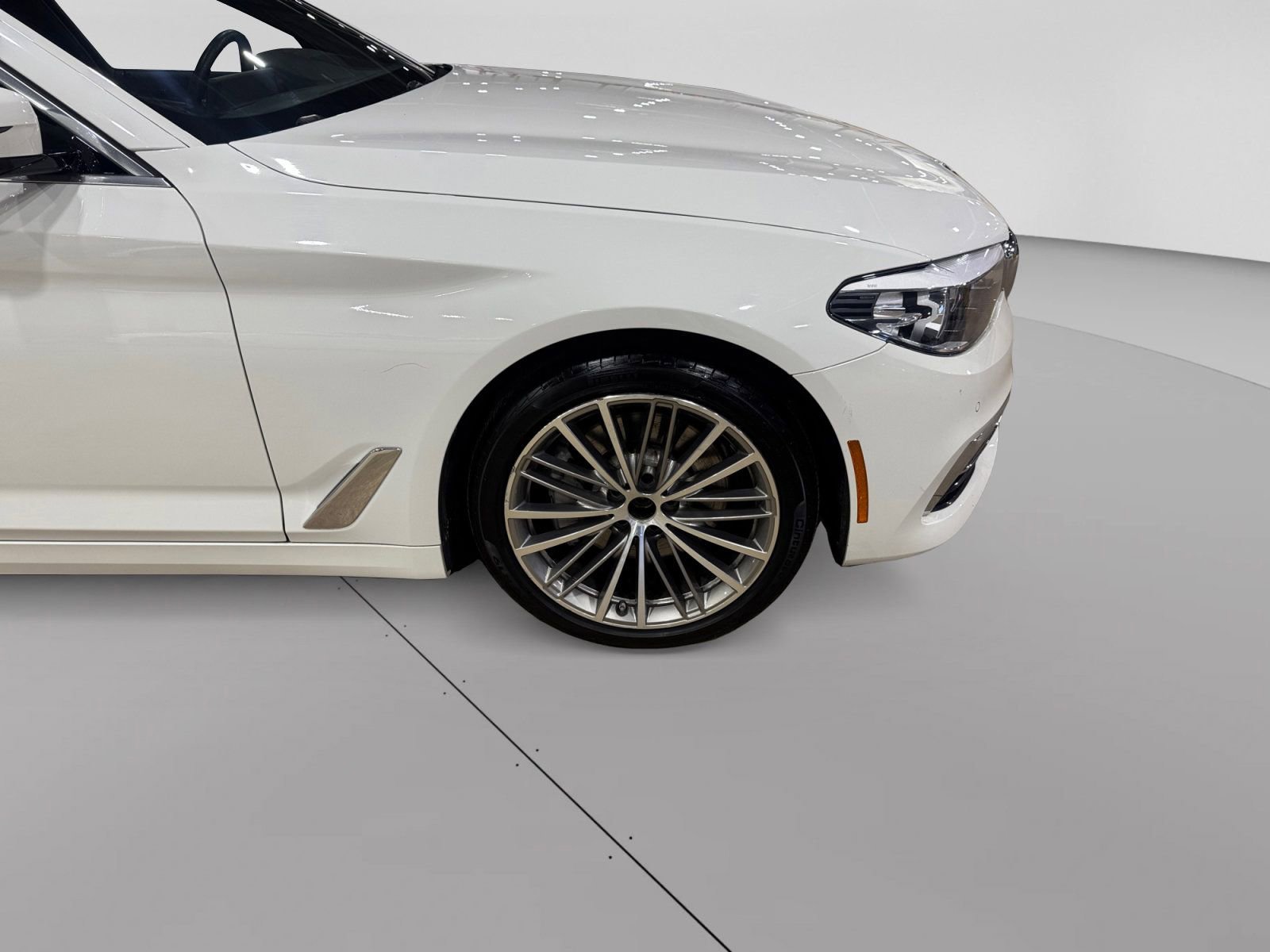 Used 2018 BMW 540i xDrive AWD/4WD image 4