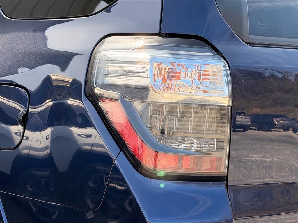 Used 2018 Toyota 4Runner SR5 Premium image 9