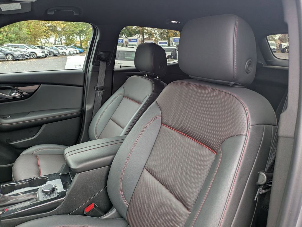 Used 2025 Chevrolet Blazer RS image 23
