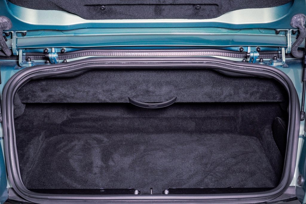 Used 2023 Aston Martin DB11 Volante image 36