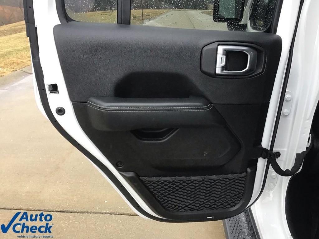 Used 2023 Jeep Wrangler Unlimited Sahara w/ Cold Weather Group AWD/4WD image 10