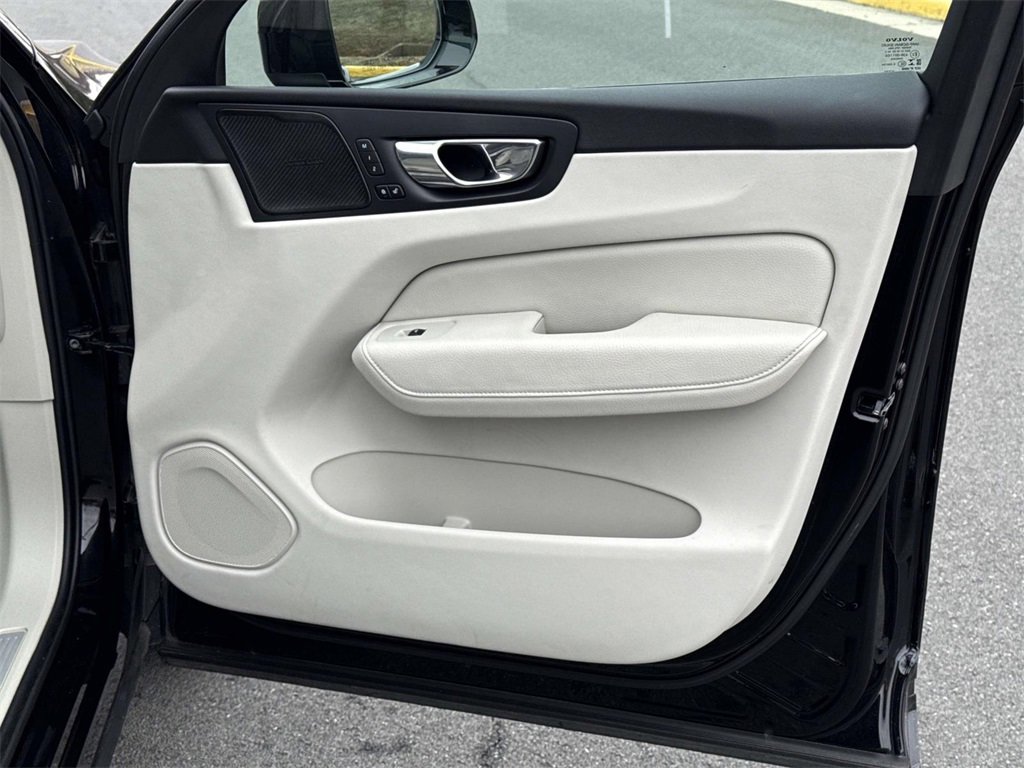 Used 2020 Volvo XC60 T6 Inscription w/ Protection Package Premier image 10