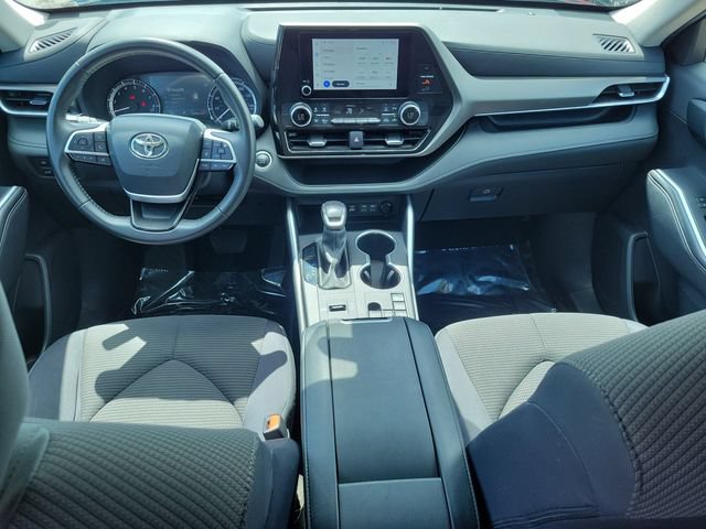 Used 2024 Toyota Highlander LE FWD image 9